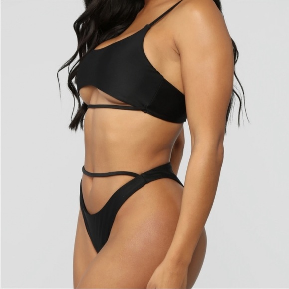 *SOLD* Black Strappy Bikini - Picture 2 of 5